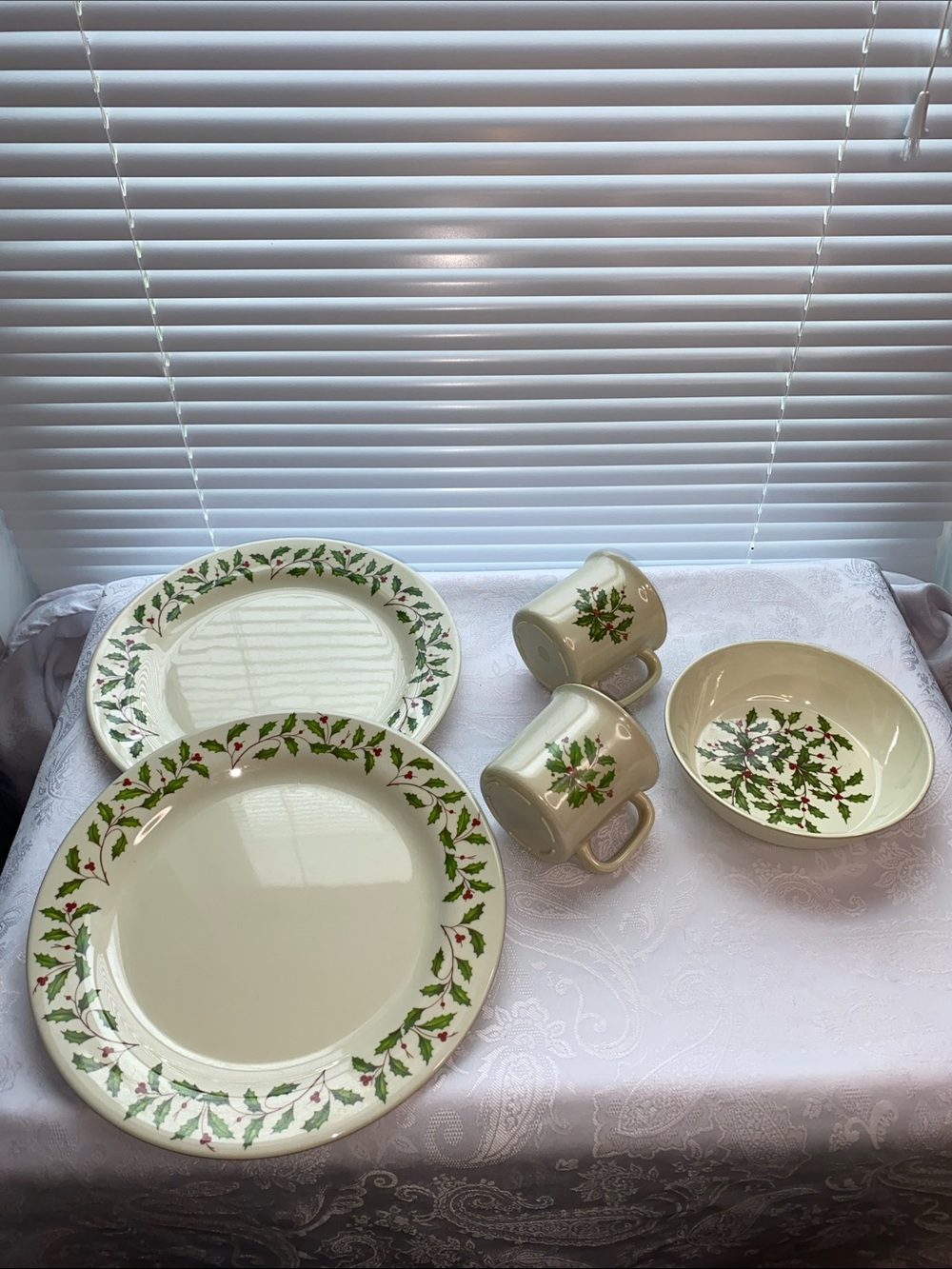 Pre-owned Lenox Holiday Melamine lot of 5 items